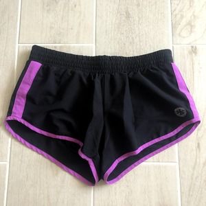 Old Navy Sz S Active Run Yoga Shorts Dolphin Hem Black